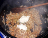 Foto del paso 3 de la receta: Patatas a la importancia con pollo (al horno de Mercadona)