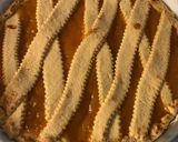 Foto del passaggio 5 della ricetta Crostata con confettura di albicocca
