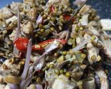 Foto langkah ke 5 dari resep Tumis melinjo muda dan cumi asin.
