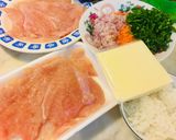 Hình bước làm 1 của món Ức gà nhồi cơm rau và cheese
