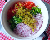 Foto del paso 2 de la receta: Cola de jurel blanco de roca con salteado de chimichurri