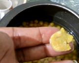A picture of step 1 of Masala Chana-Pav.