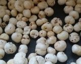 A picture of step 1 of Sweet Makhana/lotus seeds.