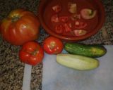 Foto del paso 1 de la receta Aliño de tomates y pepinos de mi huerto