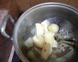 Foto langkah ke 2 dari resep Cheese and Sausage Potato Balls.