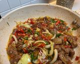 Foto langkah ke 3 dari resep Oseng Sapi Cabe Pedas.