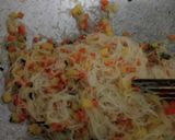 Foto langkah ke 4 dari resep Bihun sayur isi pastel.