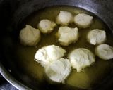 A picture of step 5 of Dahi bhalay.