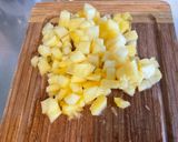 Une image de l'étape 7 de Salade de concombre et tomates à l’ananas, crème et oignon doux.