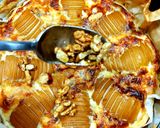 Une image de l'étape 6 de Tarte poires, roquefort aux noix et miel.