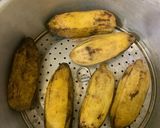 Foto langkah ke 1 dari resep Bola bola pisang bocor.
