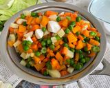A picture of step 1 of Veggies with Yogurt & Salted Egg Salad Dressing.
