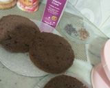 A picture of step 7 of Golden painted choc cake design.....