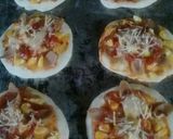 Foto langkah ke 6 dari resep Pizza mini homemade.