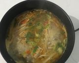 Foto langkah ke 4 dari resep Jamur Enoki Kuah Pedas.