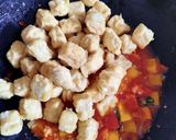 Foto langkah ke 5 dari resep Tahu Asam Manis Pedas.