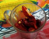 A picture of step 1 of Red chilli sauce.