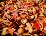 Zöldsèges garnèla wokban, shitake gombával és pirított penne tésztával recept fázis 8 fotója