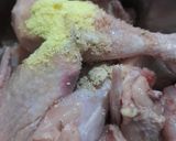 Foto langkah ke 2 dari resep 🍗 Ayam Goreng Bumbu Kuning Kelapa Parut Daerah Jawa by : Jesslyn Orlane.