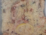 Arroz basmati con hamburguesa de pollo en wok