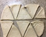 Foto del paso 5 de la receta: Medialunas de manteca fáciles