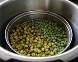 A picture of step 4 of Green Veg Kachori.