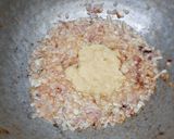 A picture of step 4 of Chettinad chicken curry.