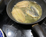 Foto del paso 2 de la receta: Calamares y sardinas fritas con limón
