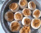 Foto del paso 3 de la receta: Champiñones rellenos de paté de romesco con virutas de pollo a la Cajún