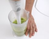 Foto del paso 6 de la receta: Crema de guisantes o hummus verde con crutones crujientes