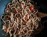 Foto del passaggio 4 della ricetta Spaghetti alla chitarra con pesce spada