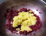 A picture of step 4 of Beetroot Kebab.