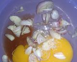 Foto langkah ke 2 dari resep Telur Dadar Bawang.
