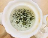 Hình bước làm 2 của món Vào bếp cùng con: Trà xanh gói hoa lá sen tươi với mật ong