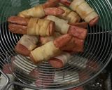 Foto langkah ke 3 dari resep Sosis Gulung Pangsit.