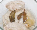 Foto langkah ke 2 dari resep Dada Ayam Kukus Siram Cabai.