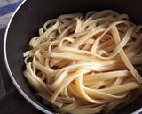 Foto langkah ke 3 dari resep Fettucini seafood lada hitam.