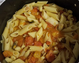 Foto del paso 5 de la receta: Fideos con salsa rápida de tomates, champi y cebolla de verdeo