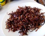 A picture of step 2 of Fried onions.