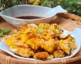 Hình bước làm 2 của món Bánh bắp chiên trứng kiểu bột chiên