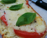 Foto del paso 4 de la receta: Bruschetta de tomate y mozzarella