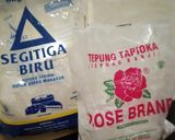 Foto langkah ke 1 dari resep Stik Bawang Pedas Gurih.