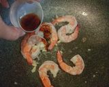 รูปขั้นตอนการทำที่ 3 ของ ถั่วลันเตาผัดผงกะหรี่กุ้ง