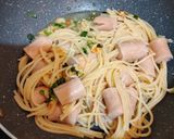 Foto langkah ke 4 dari resep Spaghetti Sosis Aglio Olio.