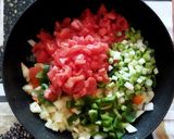 Kolbászos lecsós penne🍅🧄🧀🫑🧅 recept fázis 3 fotója
