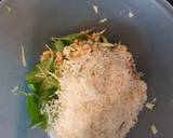 Spaghetti with prawn, tomatoes and courgette pesto recipe step 1 photo
