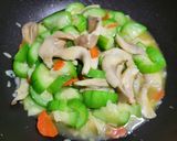 絲瓜炒秀珍菇的食譜步驟4照片