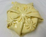 Foto del paso 4 de la receta: Camembert hojaldrado con pimientos confitados