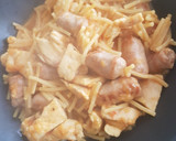 Foto del paso 6 de la receta: Fideos con pollo y salchichas