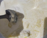 Foto del paso 3 de la receta: Tarta fluida de chocolate blanco con base de galletas Lotus y helado de violetas
